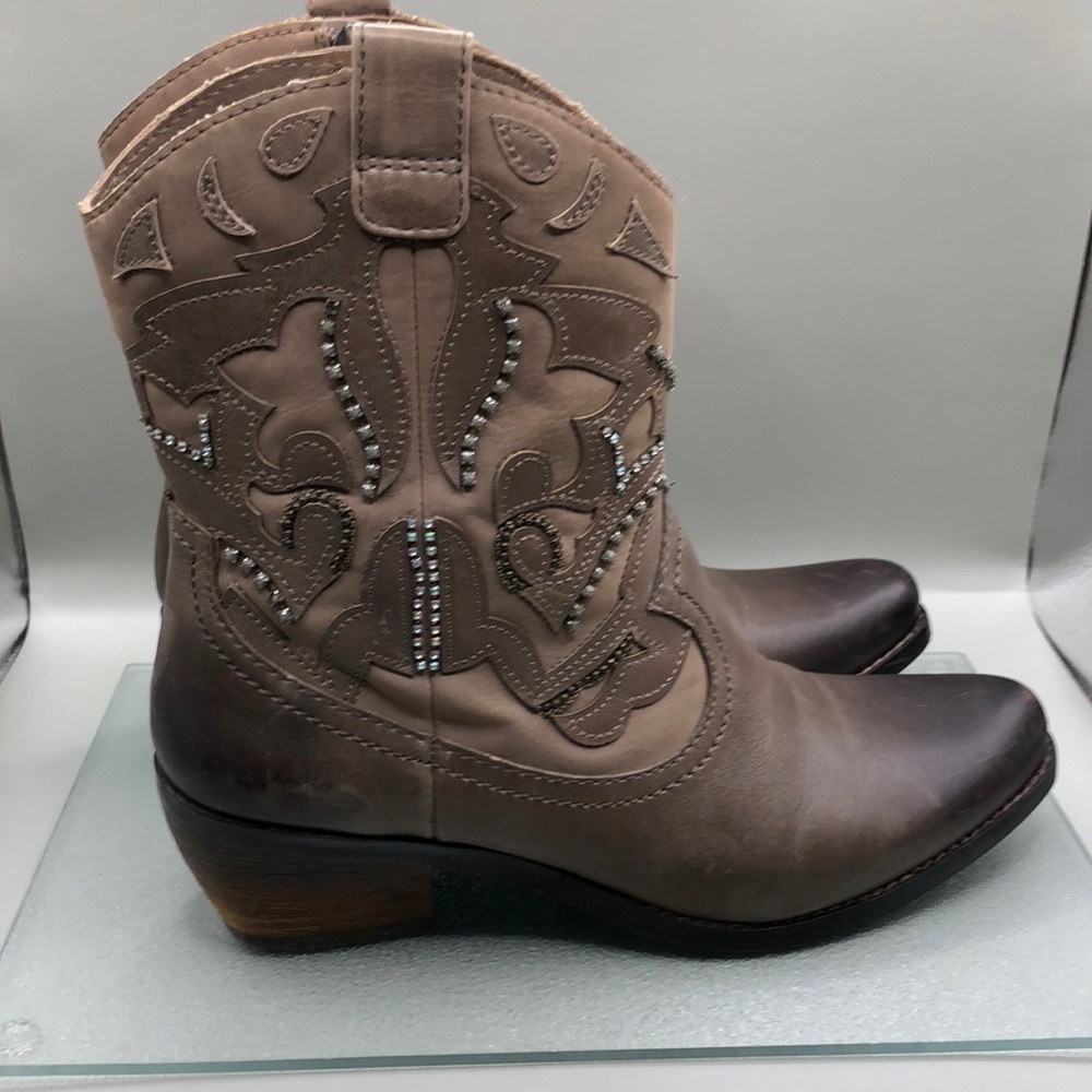 Vince Camuto Western Style Cowboy Boots Leather sz  7 Block Heel